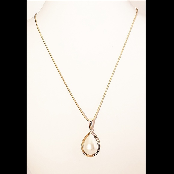 14K Gold Pearl Necklace - FREE AUTHENTICATION - Picture 3 of 11